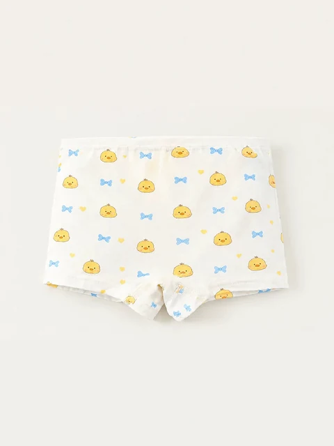 Cremefarbene Boxershorts mit gelben Enten, blauen Schleifen und Herzen — ein Teil desselben vierteiligen Sets